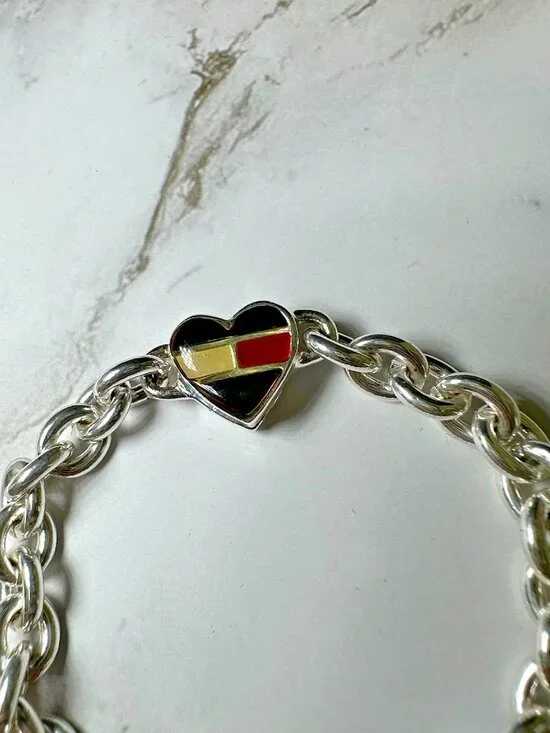 Vintage Tommy Hilfiger Bracelet Silver Tone Chunky Chain Heart Charm Magnetic - Picture 2 of 9